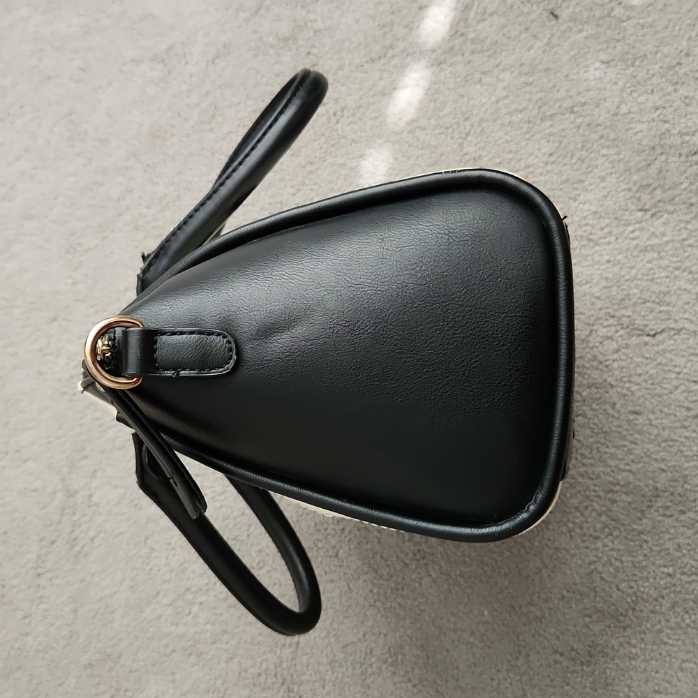 Purse - Picture 2 of 4